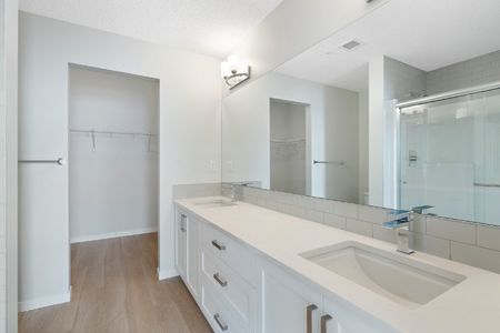 2412-33 Carringham Gate Nw - Photo 2