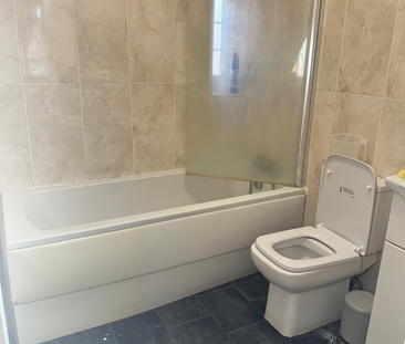 1 bedroom in a house share to rent - Photo 6