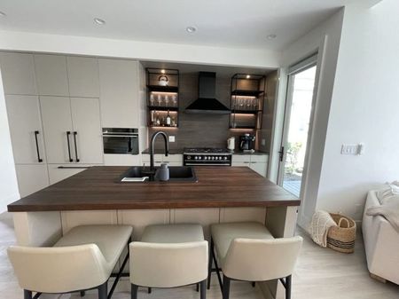 Lake Front Fully Furnished 3 Bedroom Home in Summerland - Photo 3