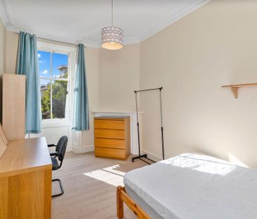 3 bedroom flat to rent - Photo 6