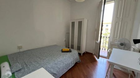Room in a shared 5-bedroom apartment for rent in Sant Gervasi Galvany. - Photo 2
