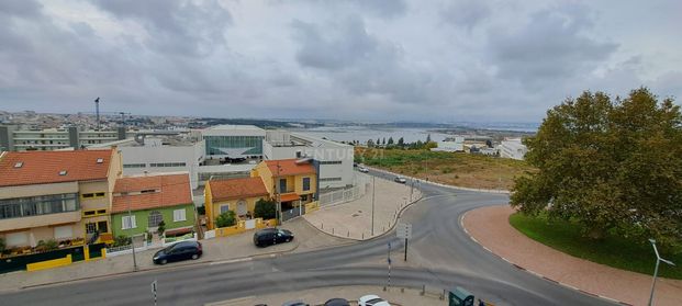 Apartamento T2 para Arrendamento no Centro do Seixal - Photo 1