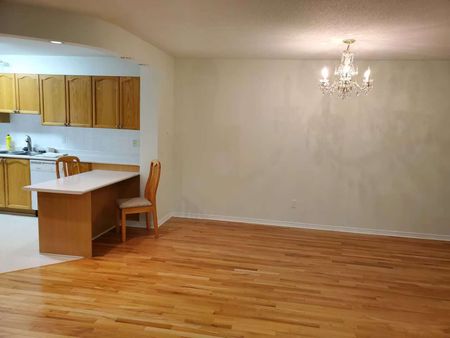 For Lease - 31 Thornbury Crescent, South of Baseline to Knoxdale, Ontario - Photo 2