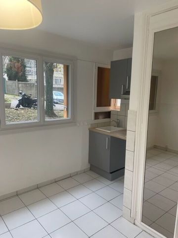 Location Appartement 1 pièce 19m² FONTENAY AUX ROSES 92260 - Photo 4