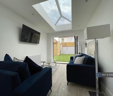 1 bedroom in a house share to rent - Photo 2