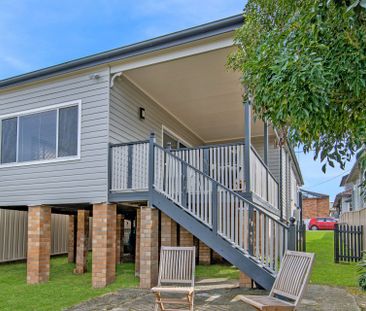 Air conditioned two bedroom home with enclosed porch/sunroom - Photo 5