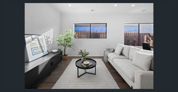 ✨ Modern 4-Bedroom Family Home in a Prime Location ✨ - Photo 1