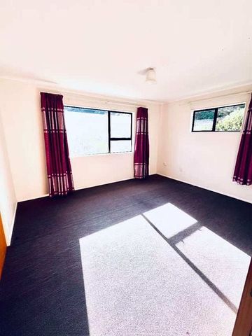 Charming Karori 3BR Home w/ Deck & Garden - Photo 2