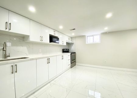 For Lease - 15 Martorino Drive Unit# Lwr, Toronto, Ontario - Photo 2