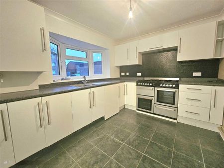 3 bedroom terraced house to rent - Photo 4