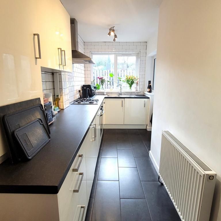 3 bedroom semi-detached house to rent - Photo 1