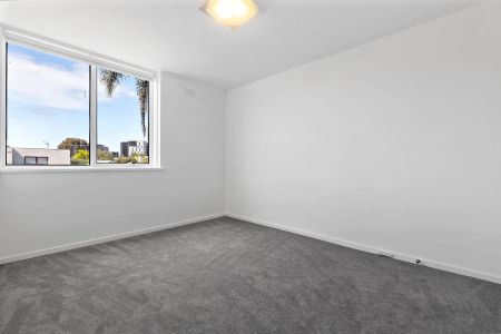 Bright, Renovated Living in the Heart of South Yarra - Photo 3