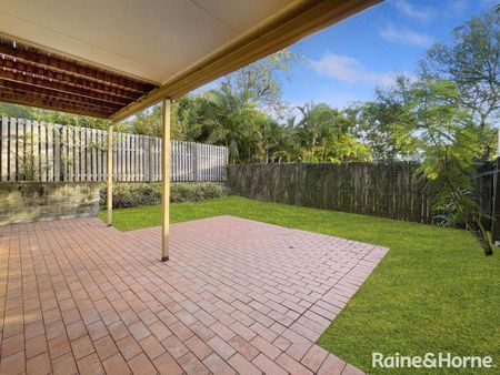 Large Unfurnished Townhouse in Heart of Taringa - Photo 5