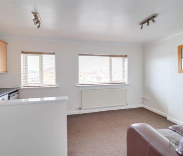 Ringwood Grove, Sothall, S20 - Photo 4
