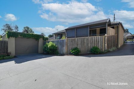 7 MacMillan Street, MOOROOLBARK - Photo 2