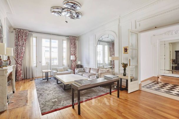 Location hôtel particulier, Neuilly-sur-Seine, 7 pièces, 470 m², ref 85703616 - Photo 1