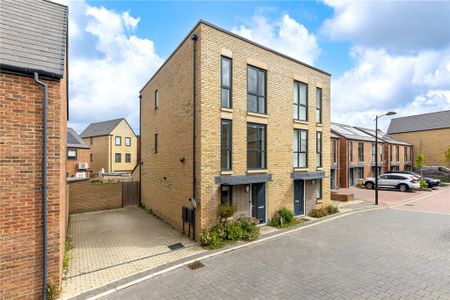 4 bedroom semi-detached house to rent - Photo 2