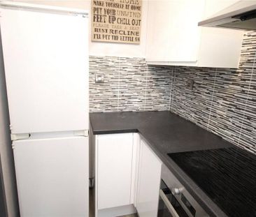 2 bedroom end of terrace house to rent - Photo 1