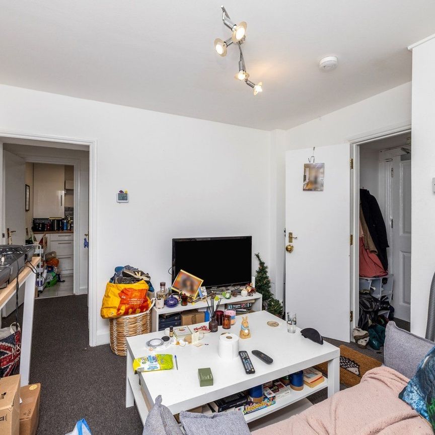 Kennington Lane, London, SE11 - Photo 1