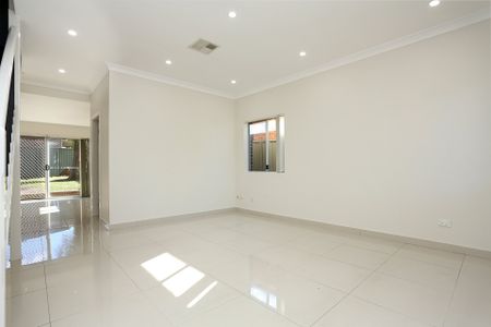 1B Meakin Crescent, Chester Hill NSW 2162 - House For Rent | Domain - Photo 5