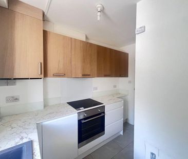 3 bedroom flat to rent - Photo 3