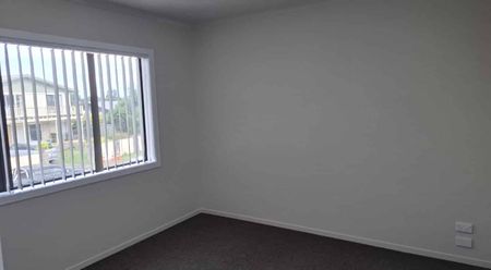 Four Bedroom Townhouse - Photo 5