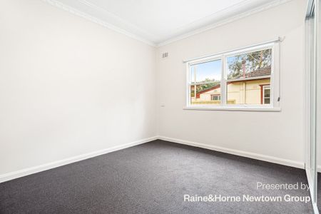 Leafy residence in a sought-after location - Photo 3