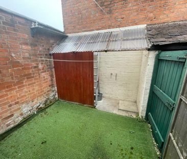 2 bedroom terraced house to rent - Photo 2