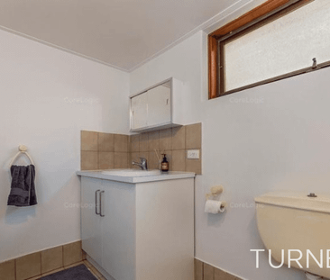 Lovely Two Bedroom Unit Only Minutes from the City - Photo 6