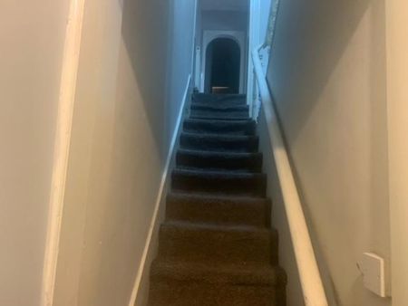 1 bedroom bedsit to rent - Photo 4