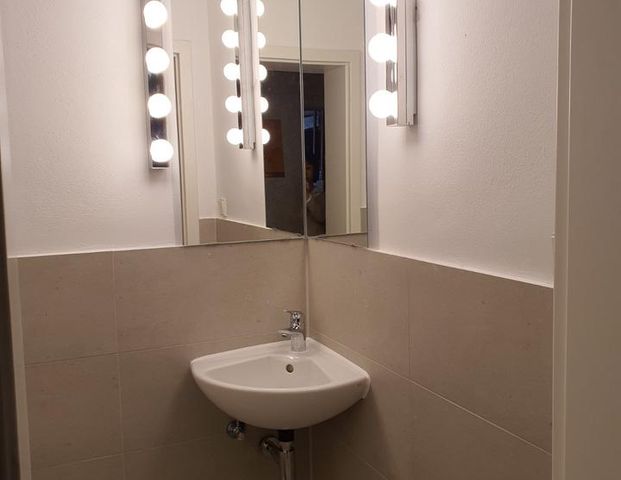 WG Zimmer möbliert mit eigener großen Terrasse - Foto 1