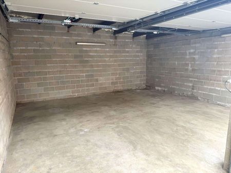 Uitzonderlijk ruim appartement met 4 slaapkamers, bureau en dubbele garage - Photo 2