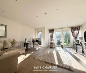 4 Bedroom Terraced House - Photo 4