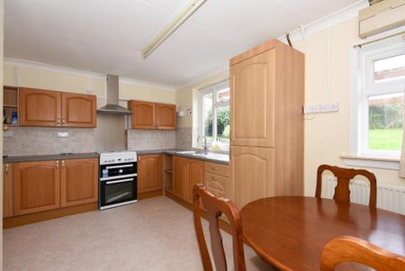 3 bedroom semi-detached house to rent - Photo 4