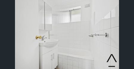 Sunny, Light and Bright 2 Bedroom Apartment - Photo 5