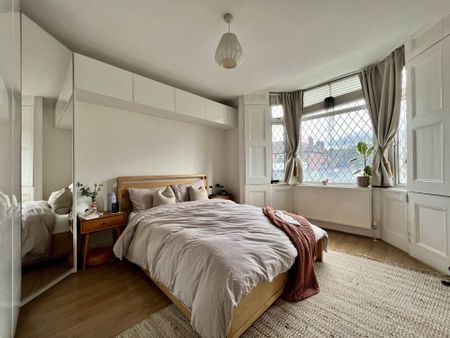 Guide Price £1,950 pcm - Available 05/07/2025 - Furnished - Photo 5
