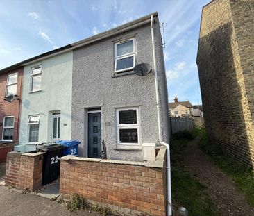 3 bedroom end of terrace house to rent - Photo 2