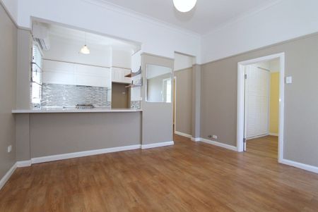 Quaint Cottage, Convenient Location - Photo 2
