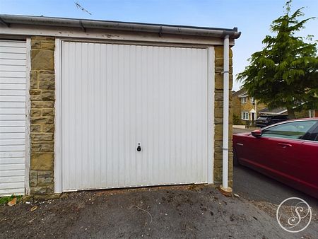 Laurel Close, East Keswick - Photo 2