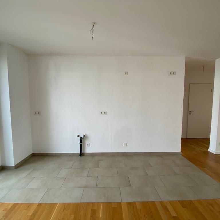 Einziehen & Wohlfühlen! Schöne 3-Zimmer-Wohnung mit Loggia in der Lincoln-Siedlung - Photo 1