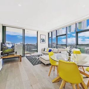 Luxury TWO BEDROOM Apartment with FURNISHED and CITY VIEW! - Photo 2