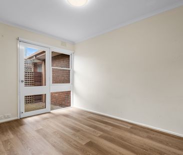 Immaculate 2-Bedroom Villa Unit in Prime Box Hill Location - Photo 4