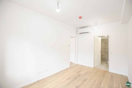 Erstbezug nach Sanierung: Schöne 2 Zimmer-Wohnung mit Loggia und Top-Anbindung - Photo 2