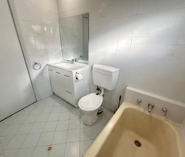 4 BEDROOM FAMILY HOME - Photo 5