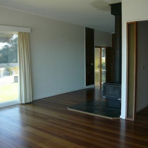 3 BEDROOM HOUSE IN NORTH NAROOMA - Photo 2