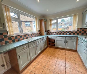 4 bedroom semi-detached bungalow to rent - Photo 6