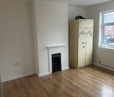 3 Bed Semi-Detached House, Wyvern Avenue, LE4 - Photo 3