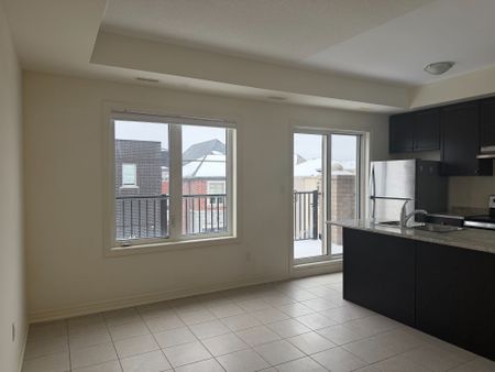 For Lease - 9440 Bayview Avenue Unit# Coach, Richmond Hill, Ontario - Photo 2