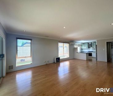 Family Home with Energy-Smart Features in a Quiet Street - Photo 6