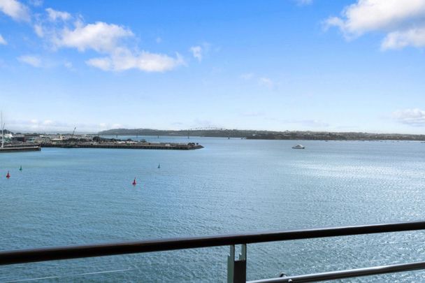 Executive Waterfront Residence - Photo 1